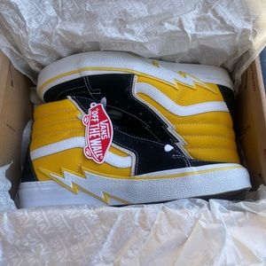 NIB Mens Sz 8  Women’s Sz 9.5- VANS Sk8-Hi Bolt Yellow